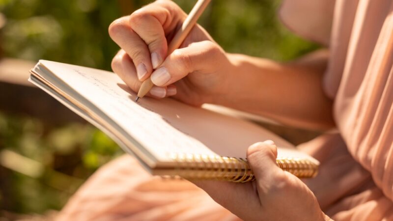 Odwrót od technologii w edukacji: powrót do pisania ręcznego