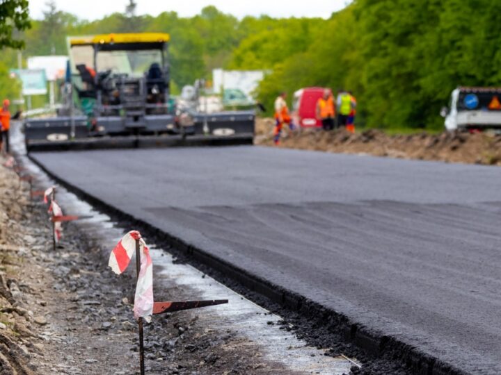 Sprytne rozwiązania komunikacyjne w Łódzkim: budowa S-8 i jej wpływ na region