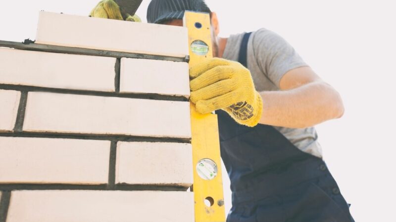 Umowa na nadzór nad przebudową budynków przy ul. Warszawskiej w Łasku podpisana!