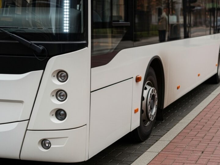 Gmina Łask zyskała nowy autobus dla Środowiskowego Domu Samopomocy