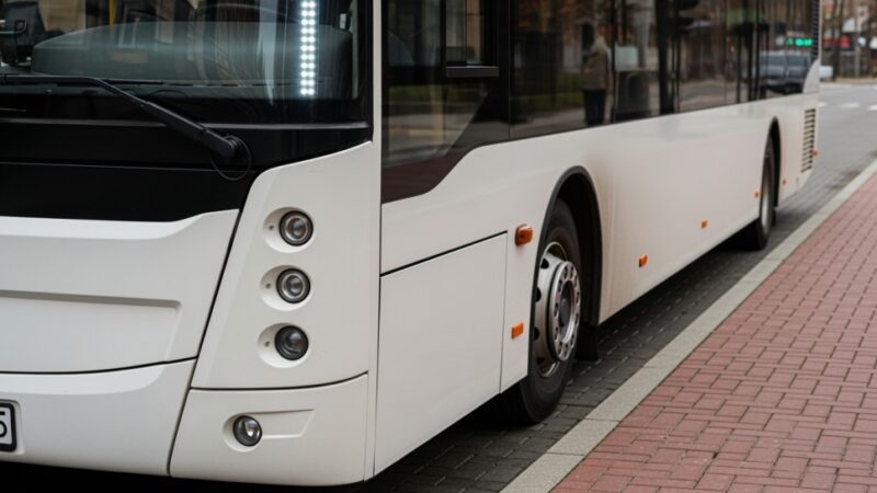 Gmina Łask zyskała nowy autobus dla Środowiskowego Domu Samopomocy